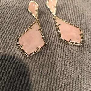Kendra Scott Alexa earrings in gold and quartz